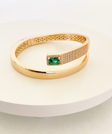 Bracelete Elegance com Pedra Verde Baguete e Zircônias