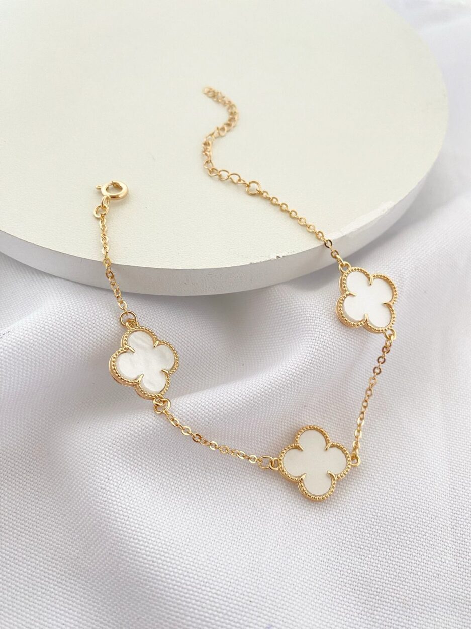 Pulseira preta 3 trevos branco - 18 cm + 5 cm extensor